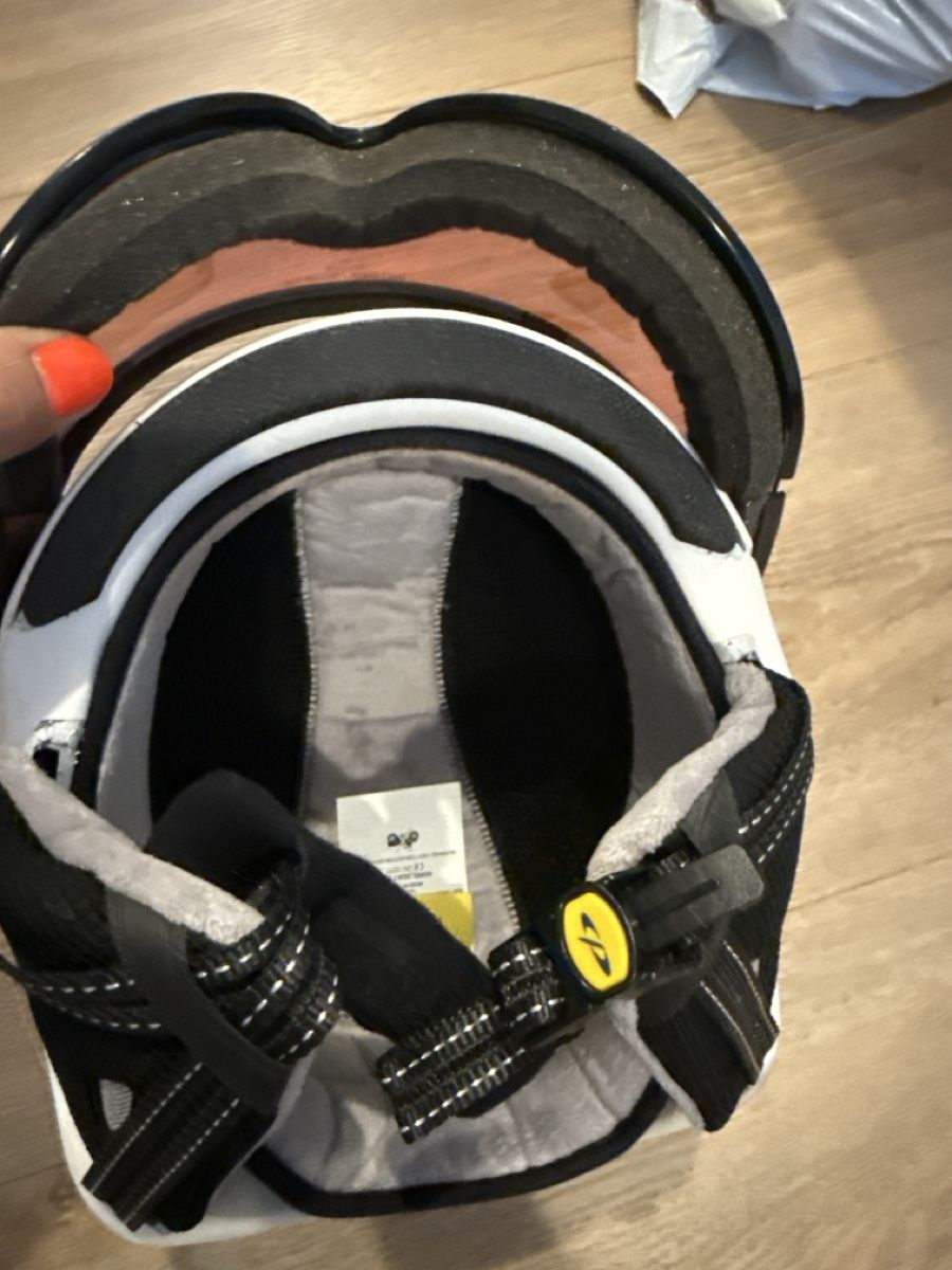Helme: Ski Helm Weiss Grösse 58-60 – Gebraucht aus Staad SG von Dut_wwd8 1