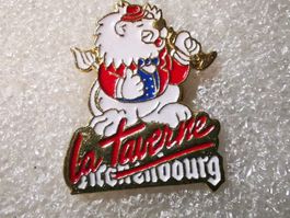 Ansteckpin 7: La Taverne