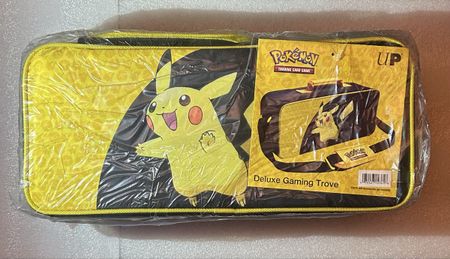 Ultra Pro Pokémon - Pikachu Deluxe Bag
