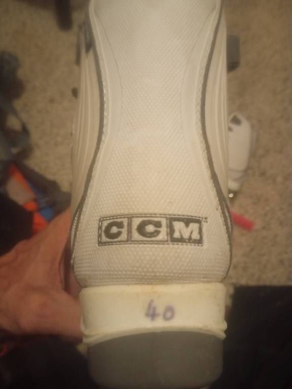 Pattini da ghiaccio: Damenschlittschuhe gr 40 – Usato da Basel venduto da Petergunn 3
