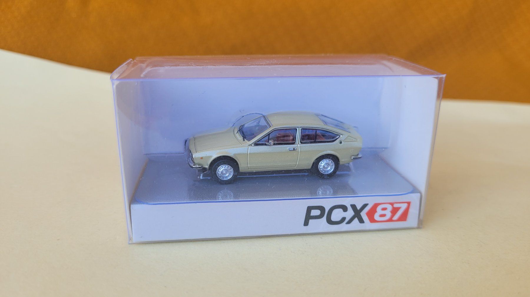 Alfa Romeo Modellini d'auto: Alfa Romeo Alfetta GT 1:87 PCX87 – Nuovo e nell'imballaggio originale da Domdidier venduto da Bimbo57