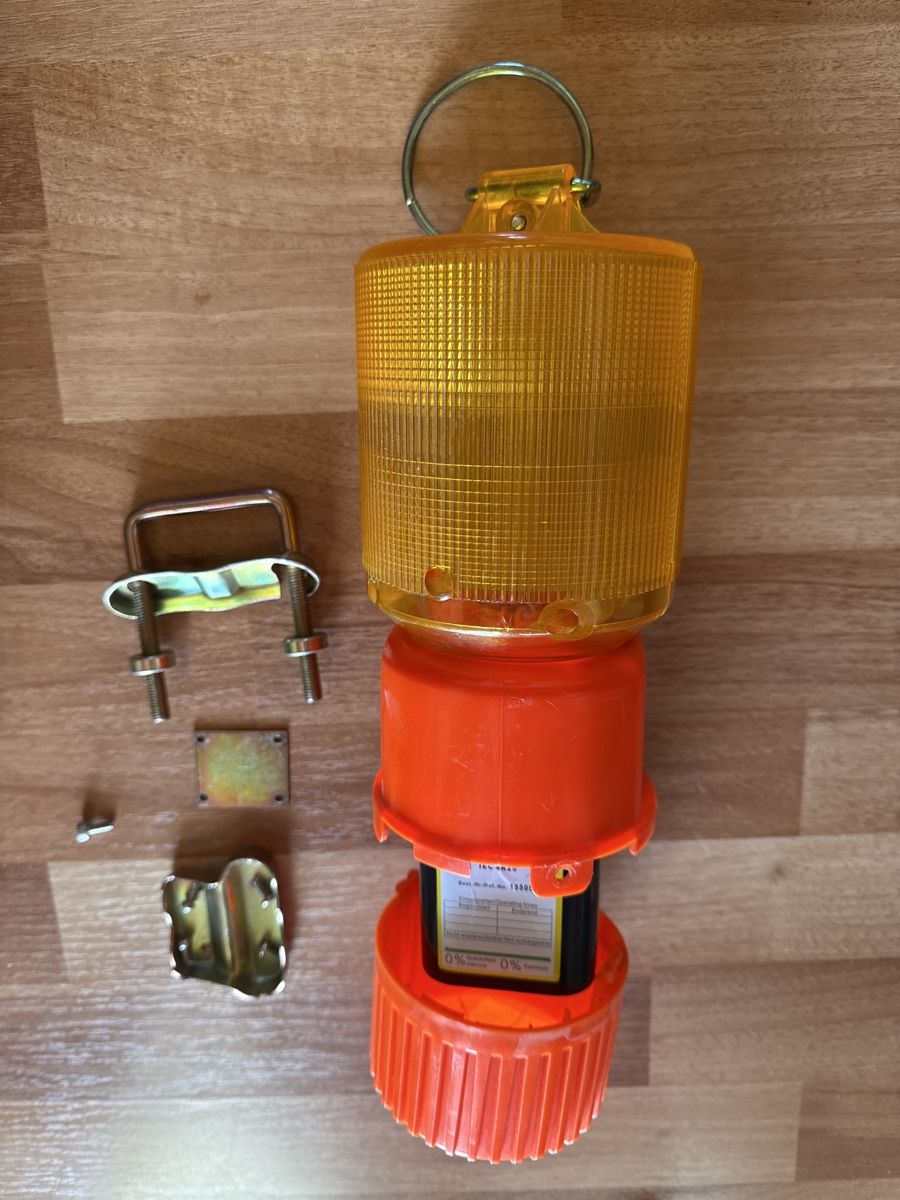 Lampade: Warnblinkleuchte orange mit Montagematerial – Usato da St. Gallen venduto da mai_gd7k 1
