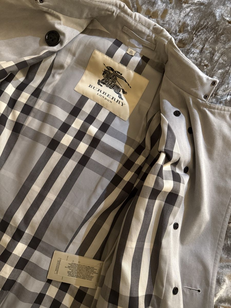 Burberry Mäntel: Burberry Trenchcoat in grau – Gebraucht aus Zürich von larrysells 4