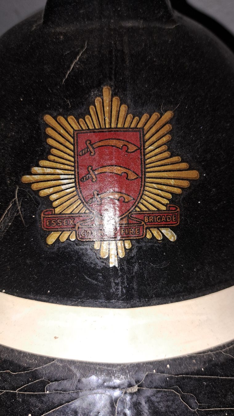 Pompieri: 2 Feuerwehr Helme Vintage  – Usato da Kölliken venduto da Upcycling-by-Mc-TAM 2