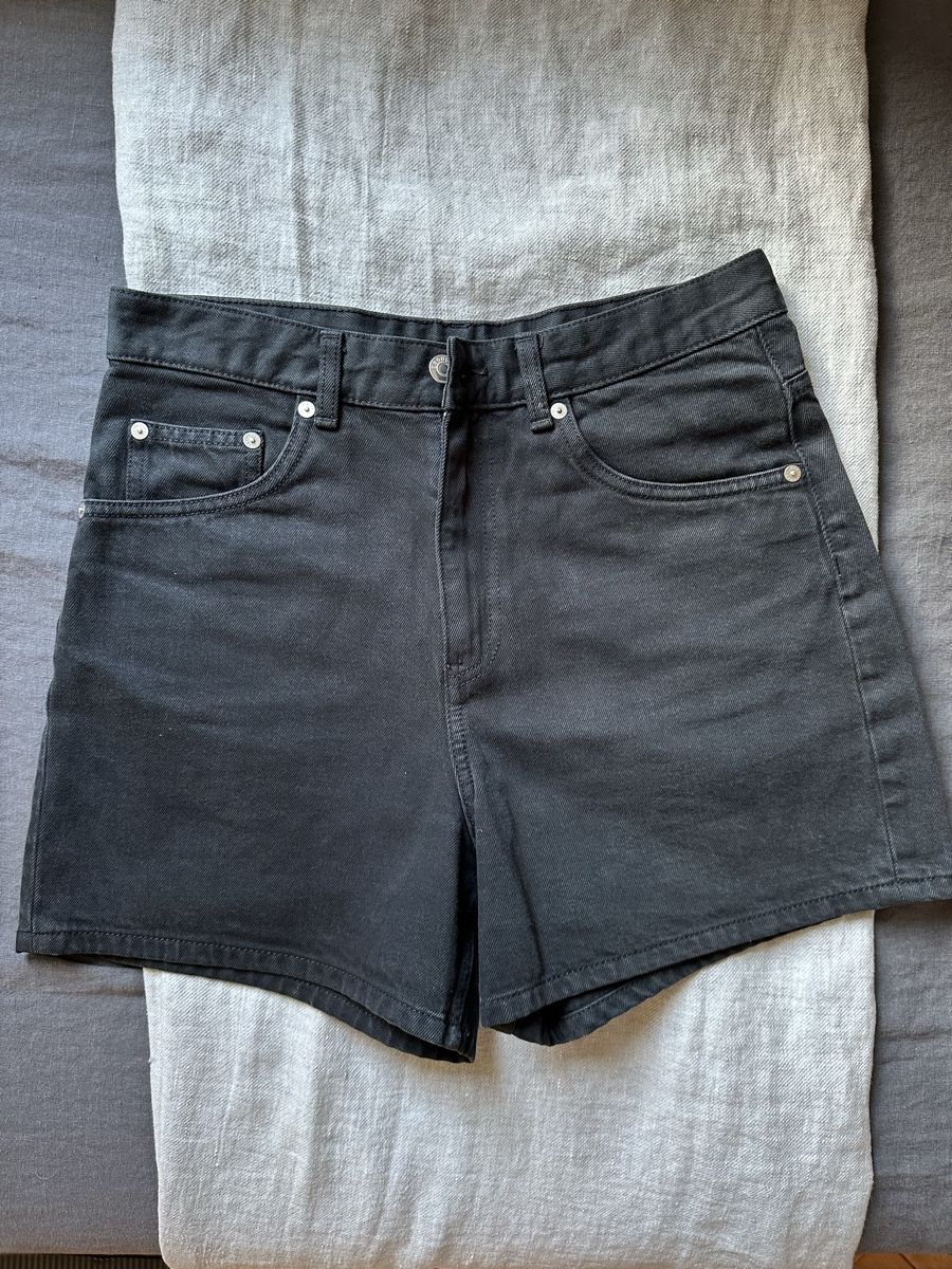Arket Jeans: Arket Denim Shorts black – Gebraucht aus Zürich von Haafaa