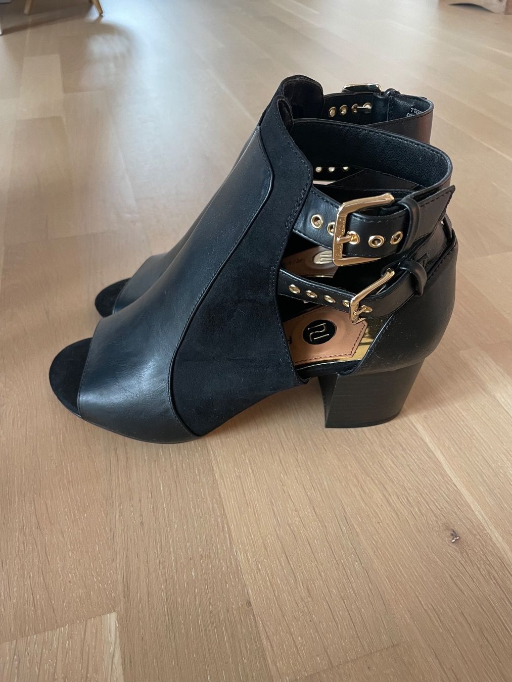 Scarpe da uomo: Coole Sandale mit Absatz – Usato da Zürich venduto da Camiro6