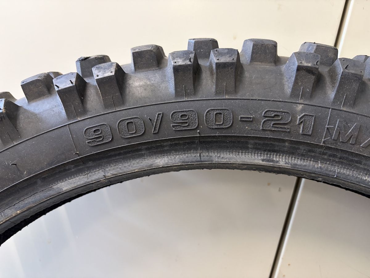 Pneus & Kompletträder: Motorrad Reifen 90/90 - 21 – Gebraucht aus Möhlin von Djferra 1