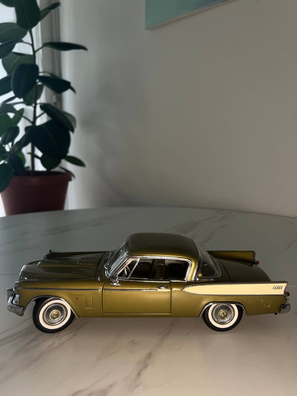 Modellini d'auto: Studebaker Golden Hawk 1957 Modellauto 1:18 – Usato da Basel venduto da hol_8ldp 1