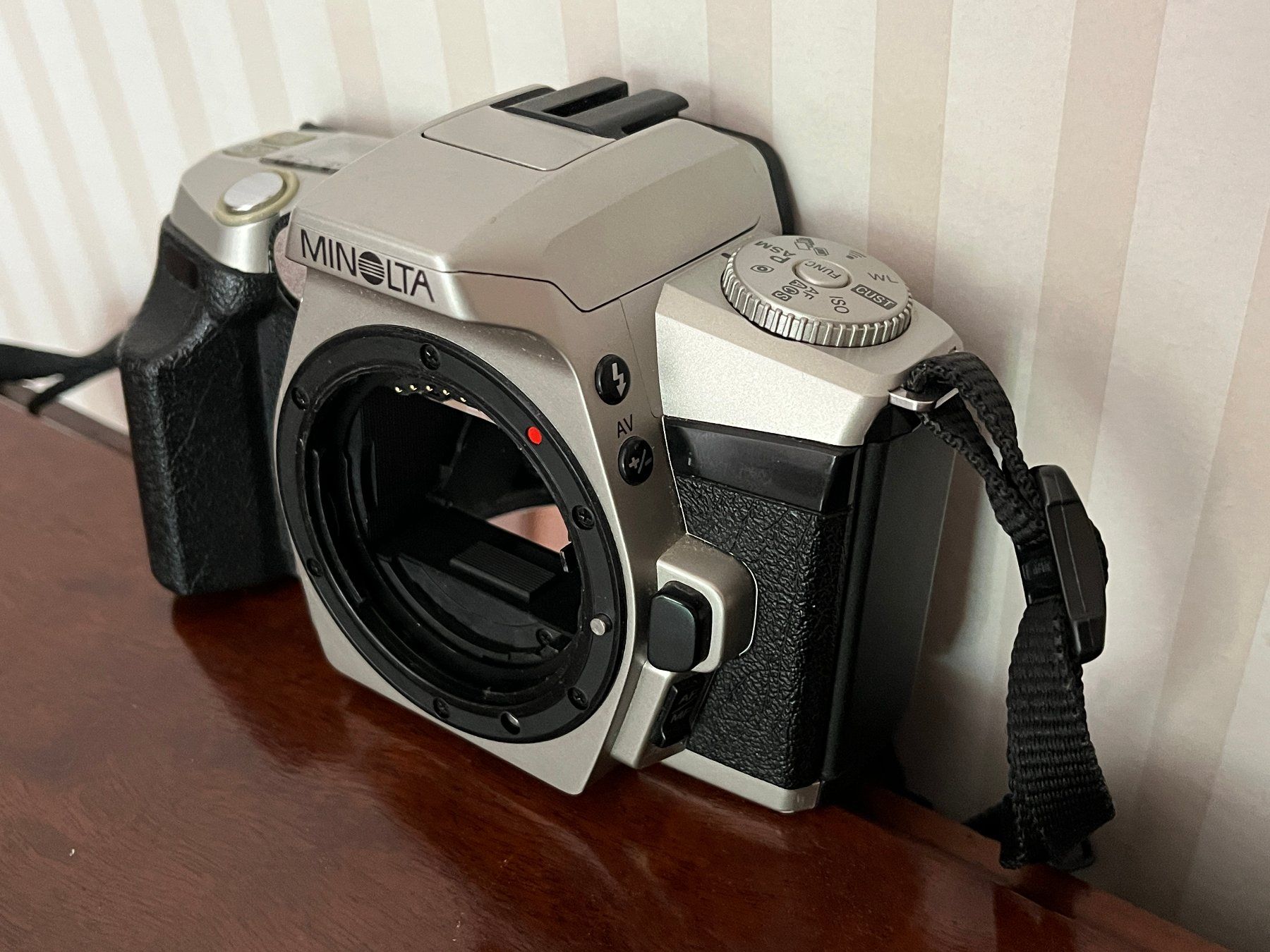 Minolta Appareil photo: Minolta DYNAX 4 mit Objektive und Tasche – D'occasion à Basel par Lancer4 1