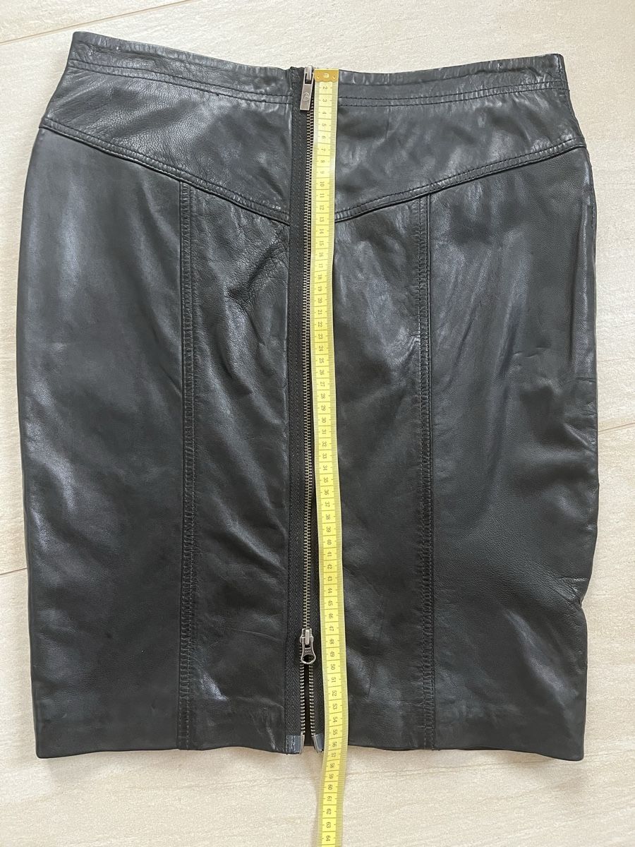 Röcke: Jupe en cuir véritable noire taille L – Neu (gemäss Beschreibung) aus St-Sulpice VD von Twin5 2
