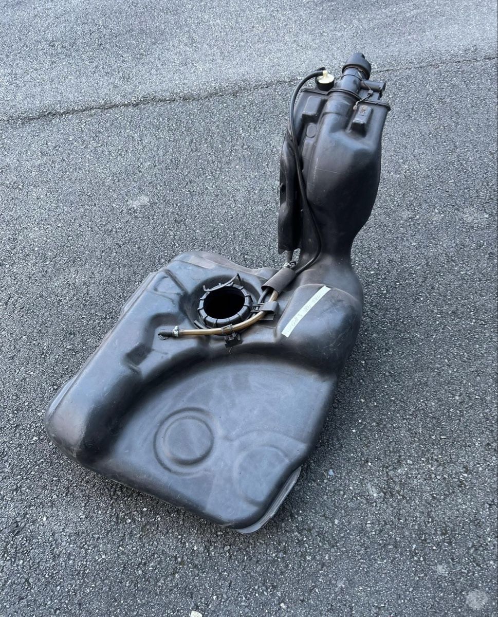 Volkswagen Tutti pezzi di ricambio auto: Réservoir VW golf 3 VR6 – Usato da Muraz (Collombey) venduto da Wolfdog1978