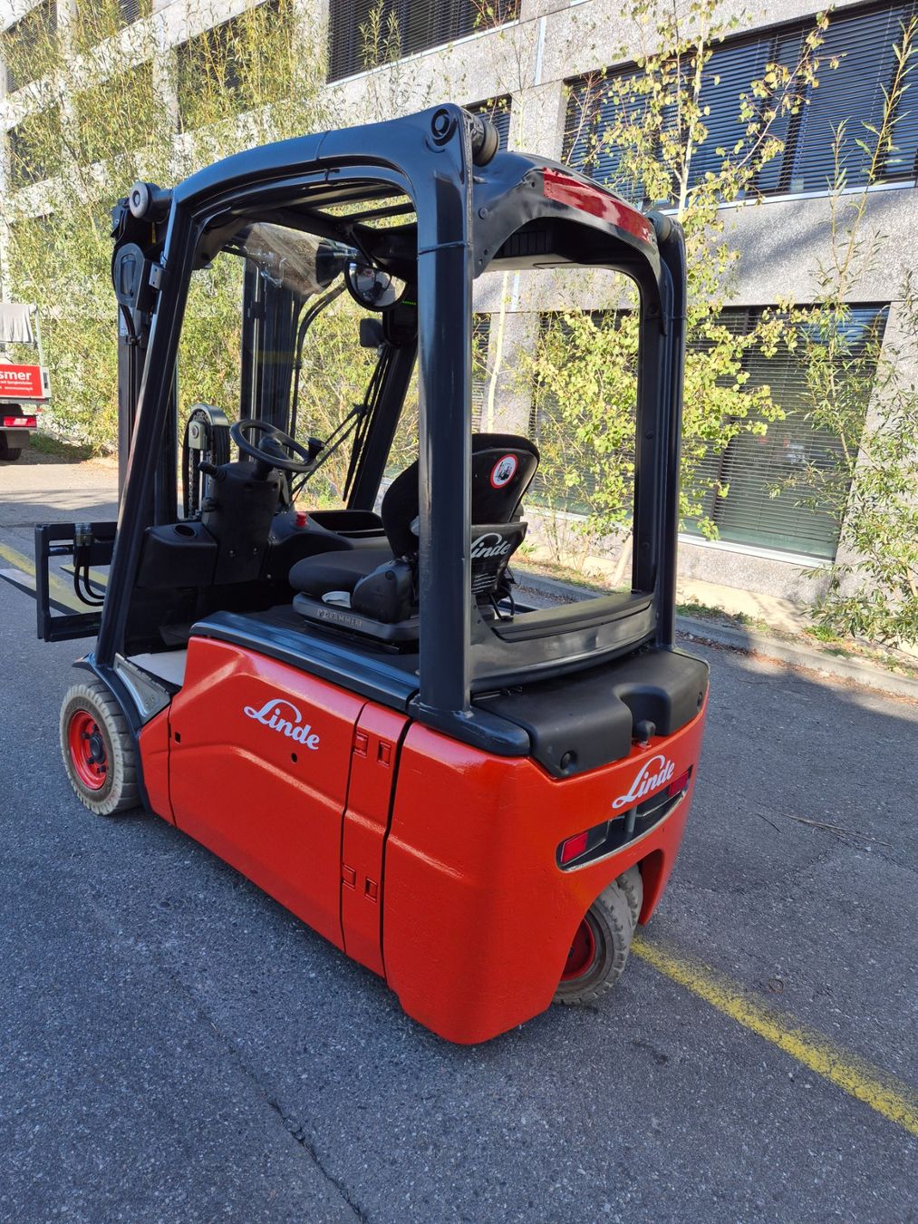 Linde Chariots à fourches & chariots élévateur: Stapler Linde E16L-01 – D'occasion à Aarau par LM-Handel 1