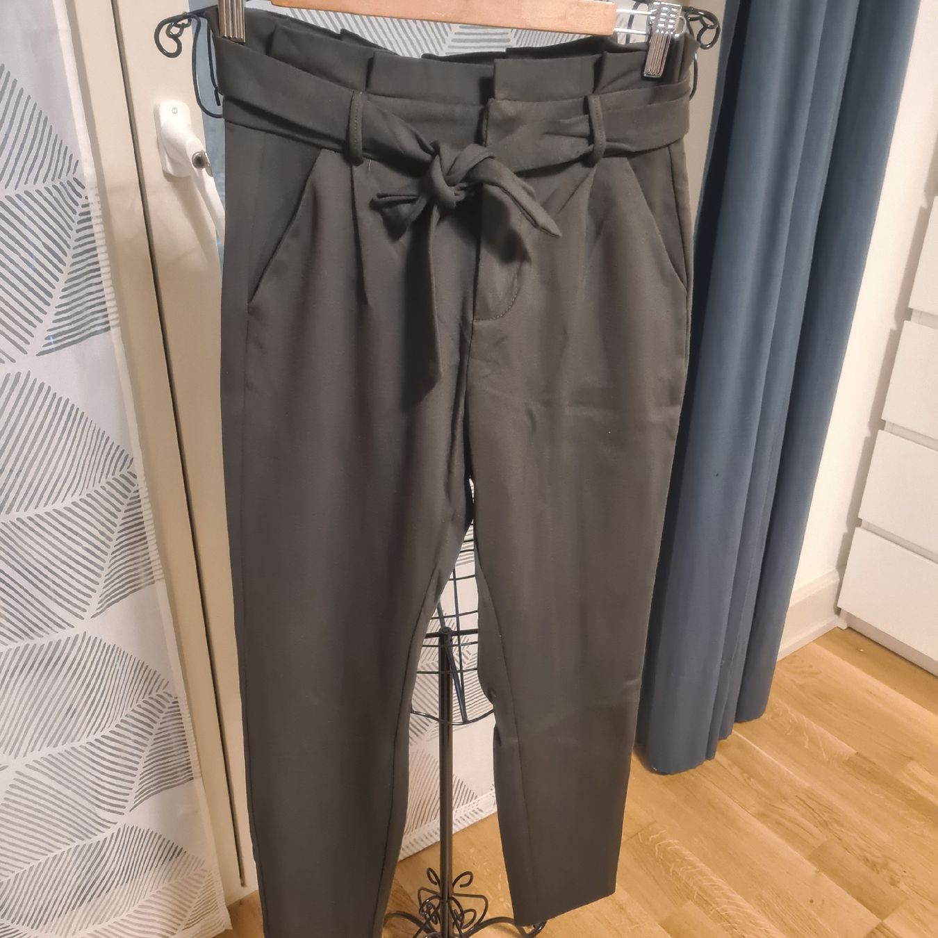 Vero Moda Pantaloni: hose von Vero moda gr XS – Nuovo (secondo la descrizione) da zürich venduto da janjaz