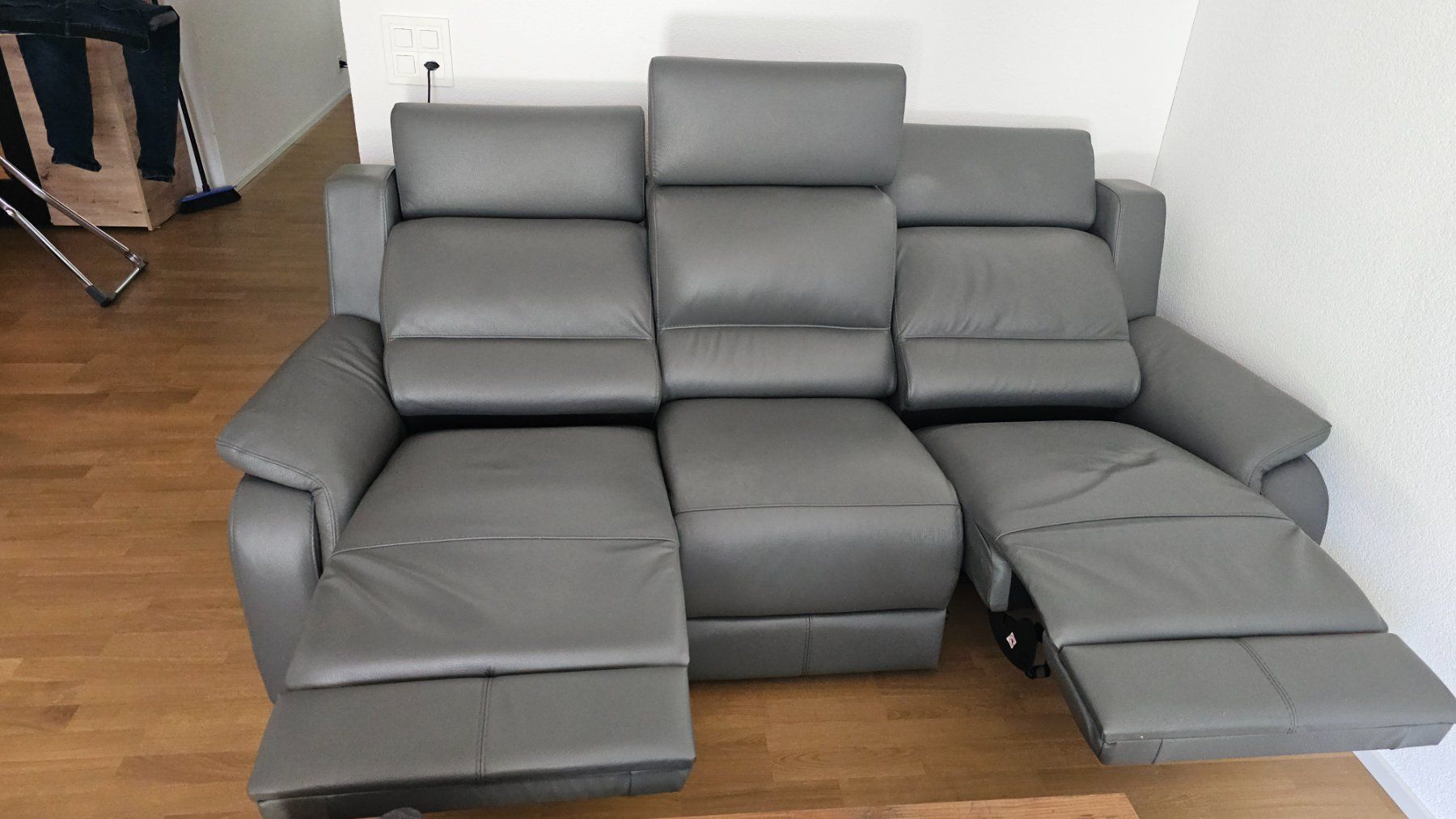 Poltrona Frau Divani: Poltronesofa, Graues Leder Relax Sofa, Top Zustand! – Usato da Oberdiessbach venduto da Gobeli.ch 4
