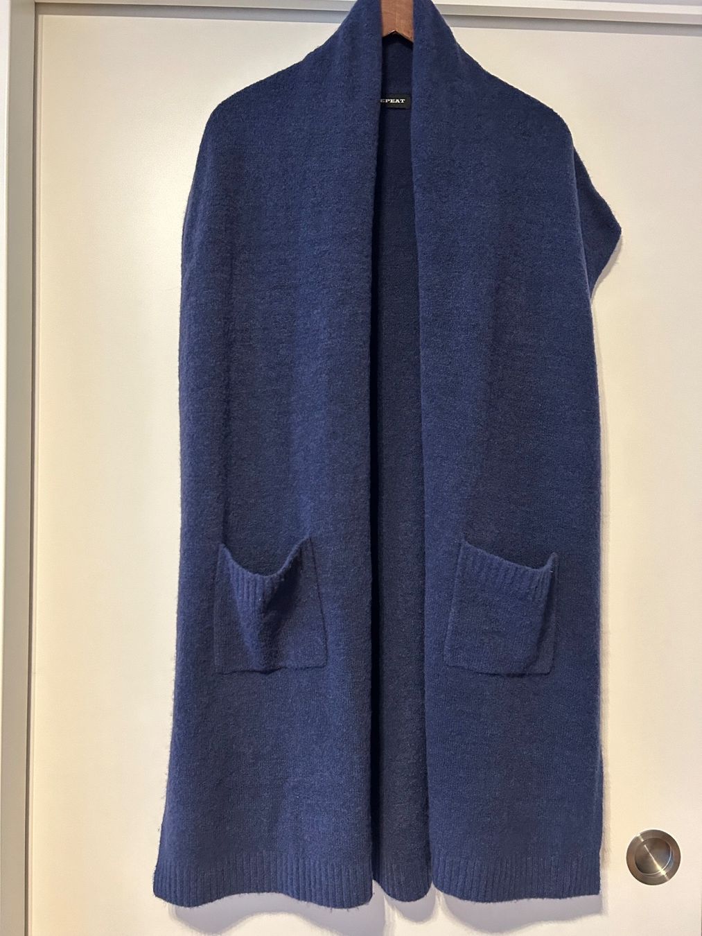 Gilet & Giacche senza maniche: Strickweste / Strickjacke ohne Ärmel – Usato da Lachen SZ venduto da Swanche77