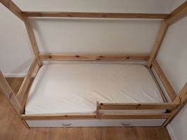 Kinderbett Holz mit Schublade und Matratze