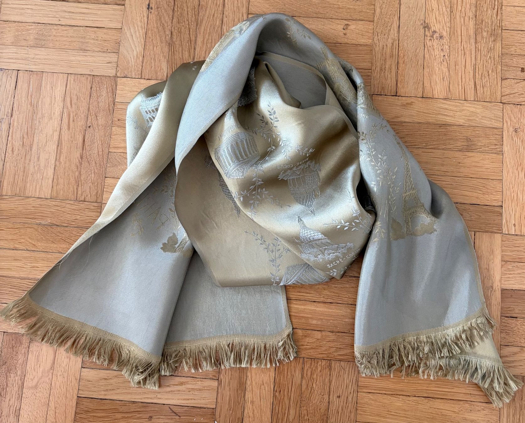 Foulard & Sciarpe: Paris Souvenirschal Vintage – Usato da Luzern venduto da Lampion