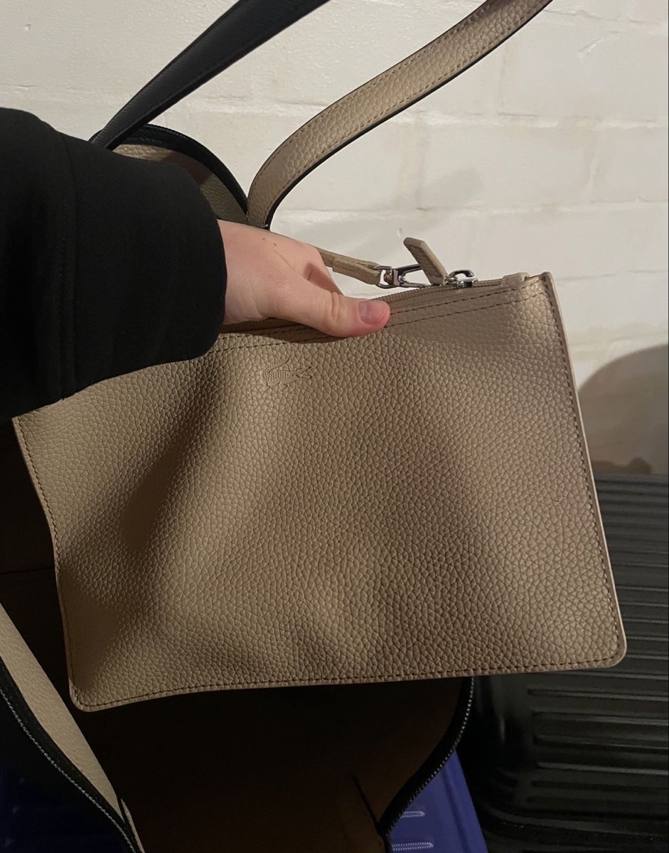 Lacoste Borse da donna: Sac Lacoste noir – Usato da Ponts-de-Martel venduto da Manon_.brs 1