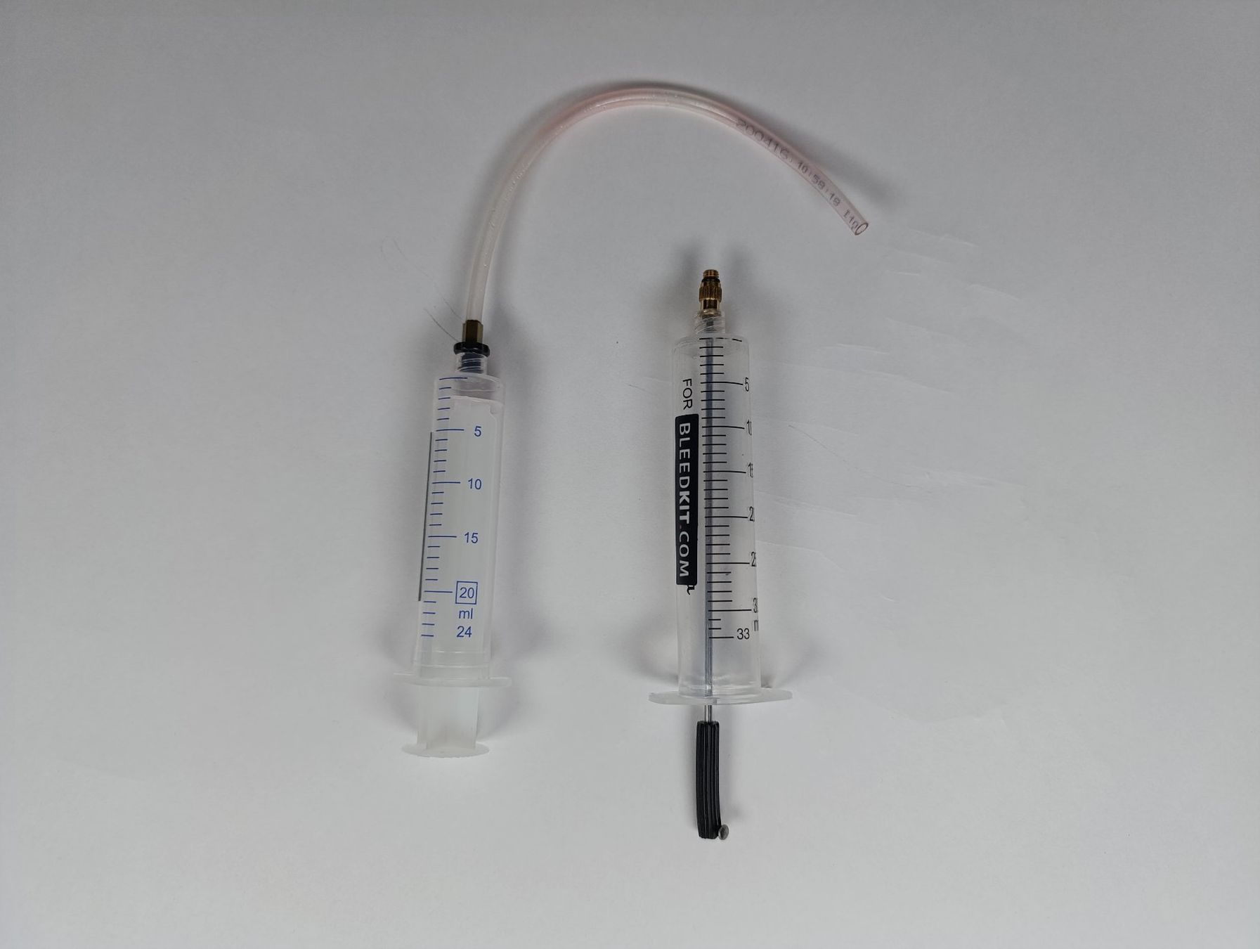 Tutti gli attrezzi: BLEEDKIT Kit de purge de freins BASIC pour SHIMANO – Usato da Thielle venduto da Plusvalue_Neuchatel 1