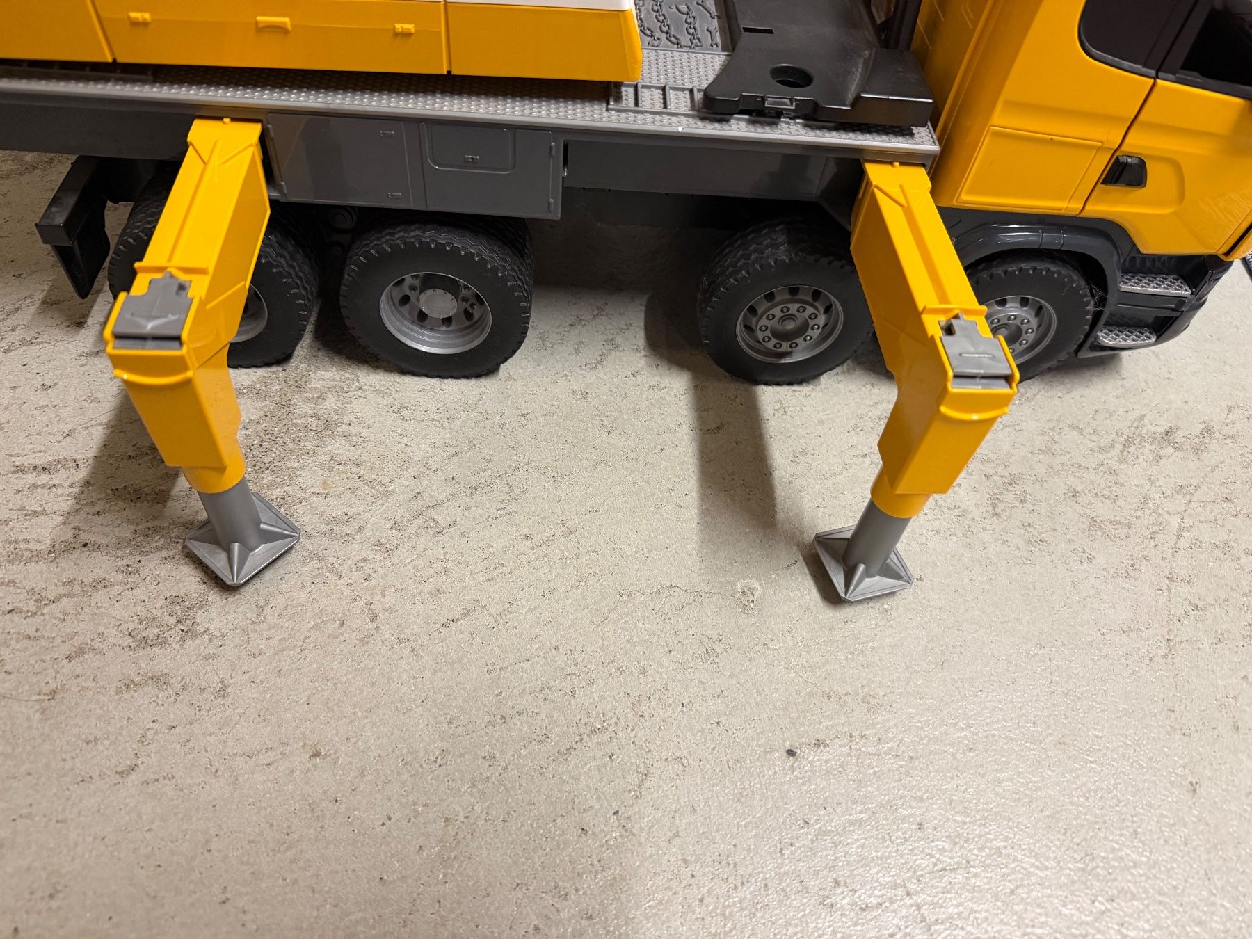 Bruder Jouets: Grosser LKW mit Kran – D'occasion à Bern par Werahiko 3