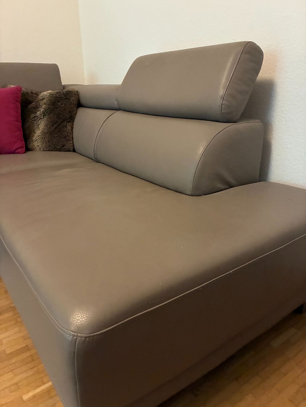 Livique Sofas: Canapé d'angle – D'occasion à Versoix par ali_v2sm 2