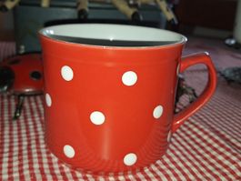 Vintage Keramik Jumbo Tasse rot mit Punkten