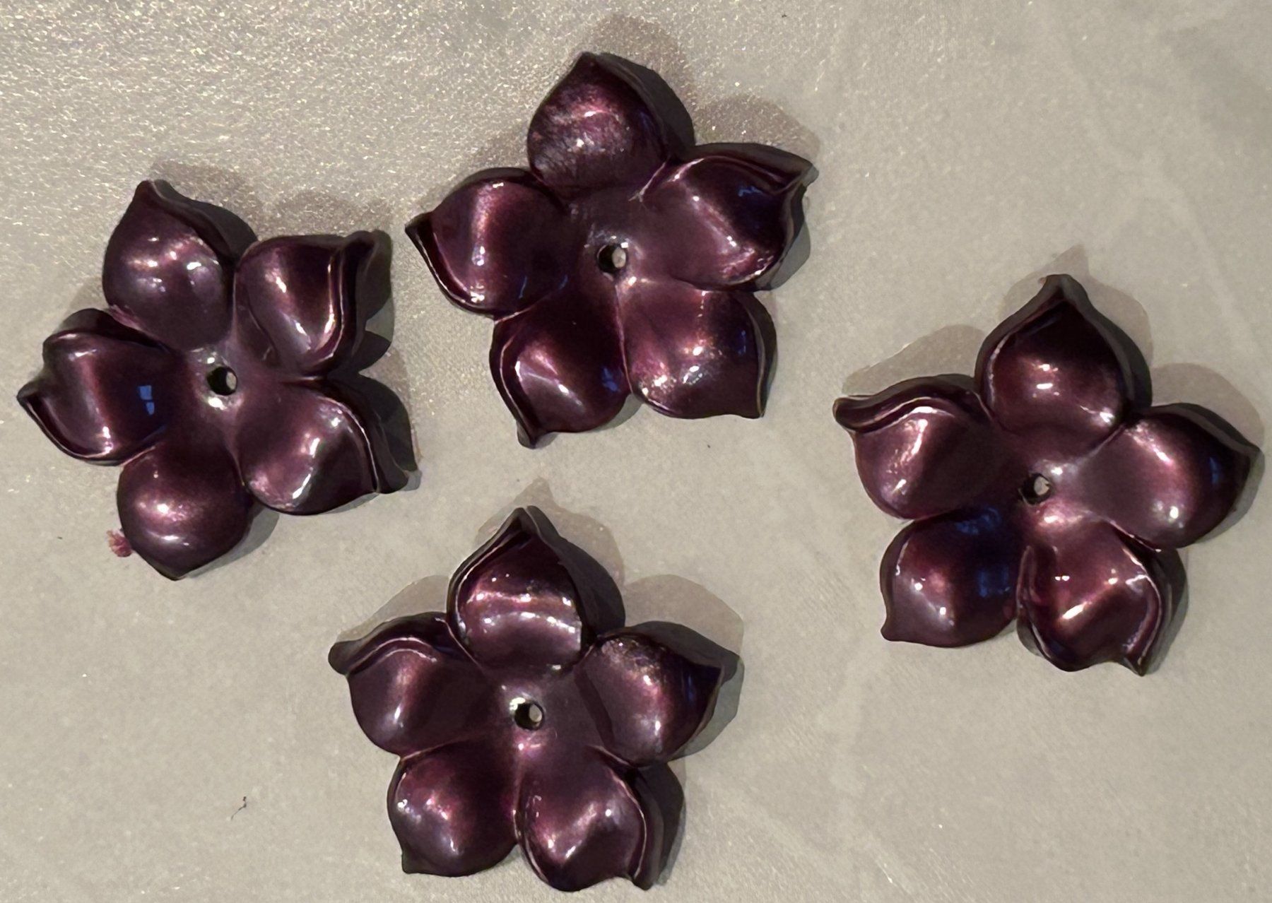 Perle (finte): Schmetterlinge und Blumen – Usato da Neukirch-Egnach venduto da Phion 2