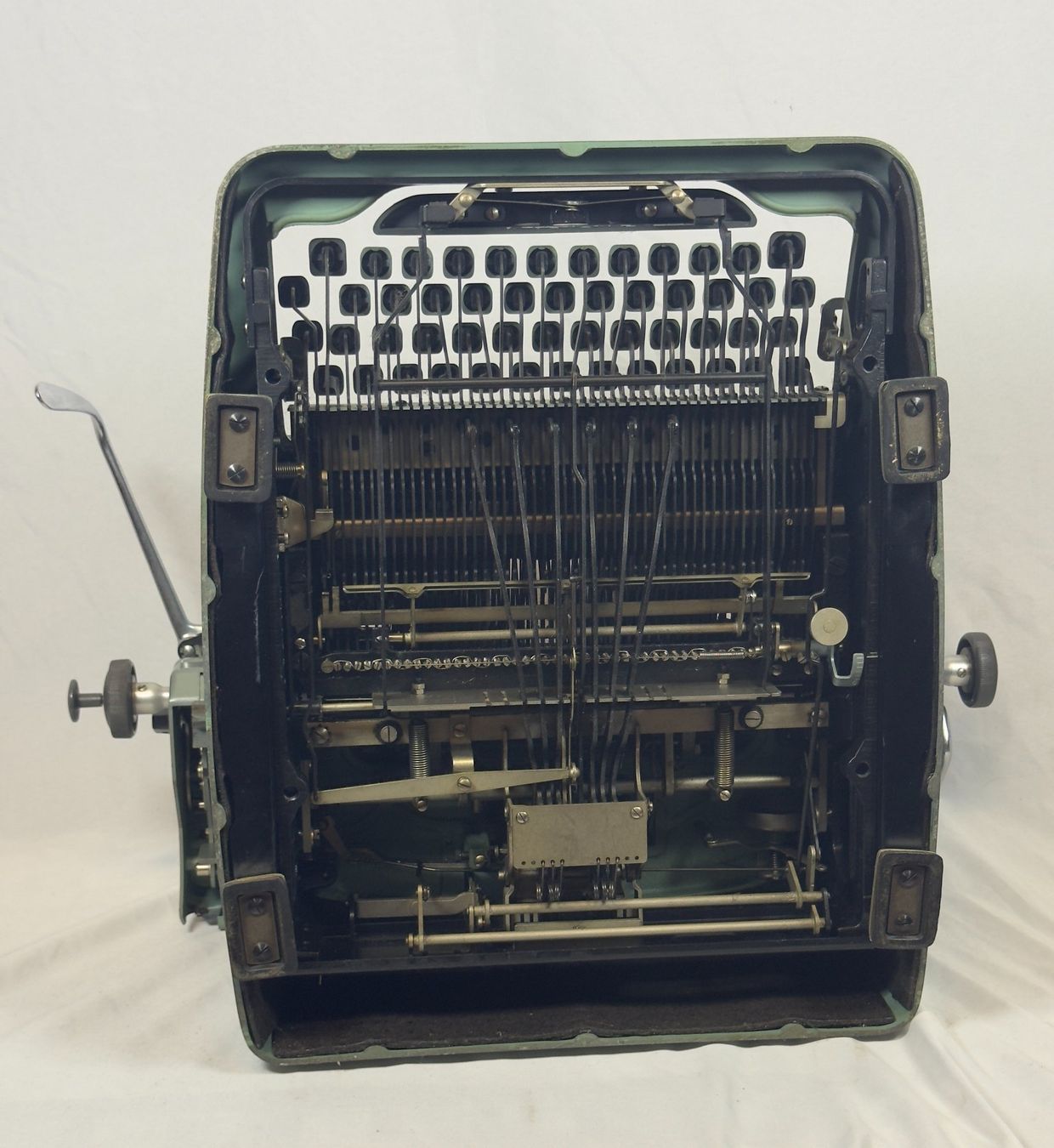Macchine da scrivere: Ancienne machine à écrire Torpedo Solitaire – Usato da Tramelan venduto da lolopat 9
