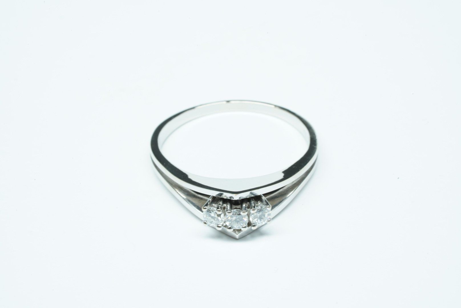 Ringe: Fingerring 18k Weissgold mit Diamanten – Gebraucht aus Bülach von Re-Jewelled 4