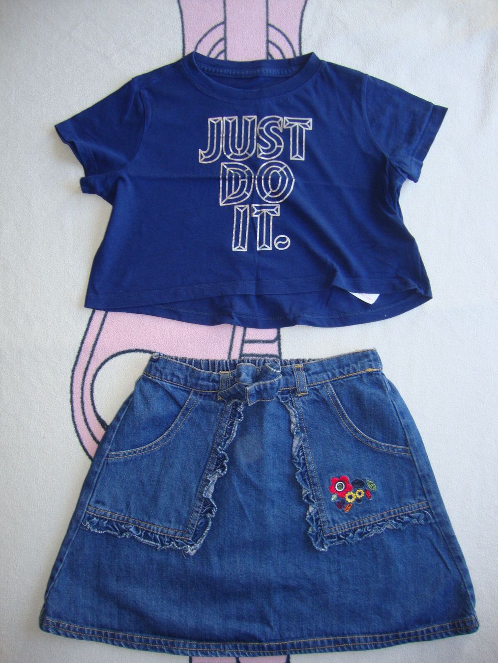 Nike Lotti & Set di vestiti: Kleiderset in Gr. 128 – Usato da Vernier venduto da Melone74