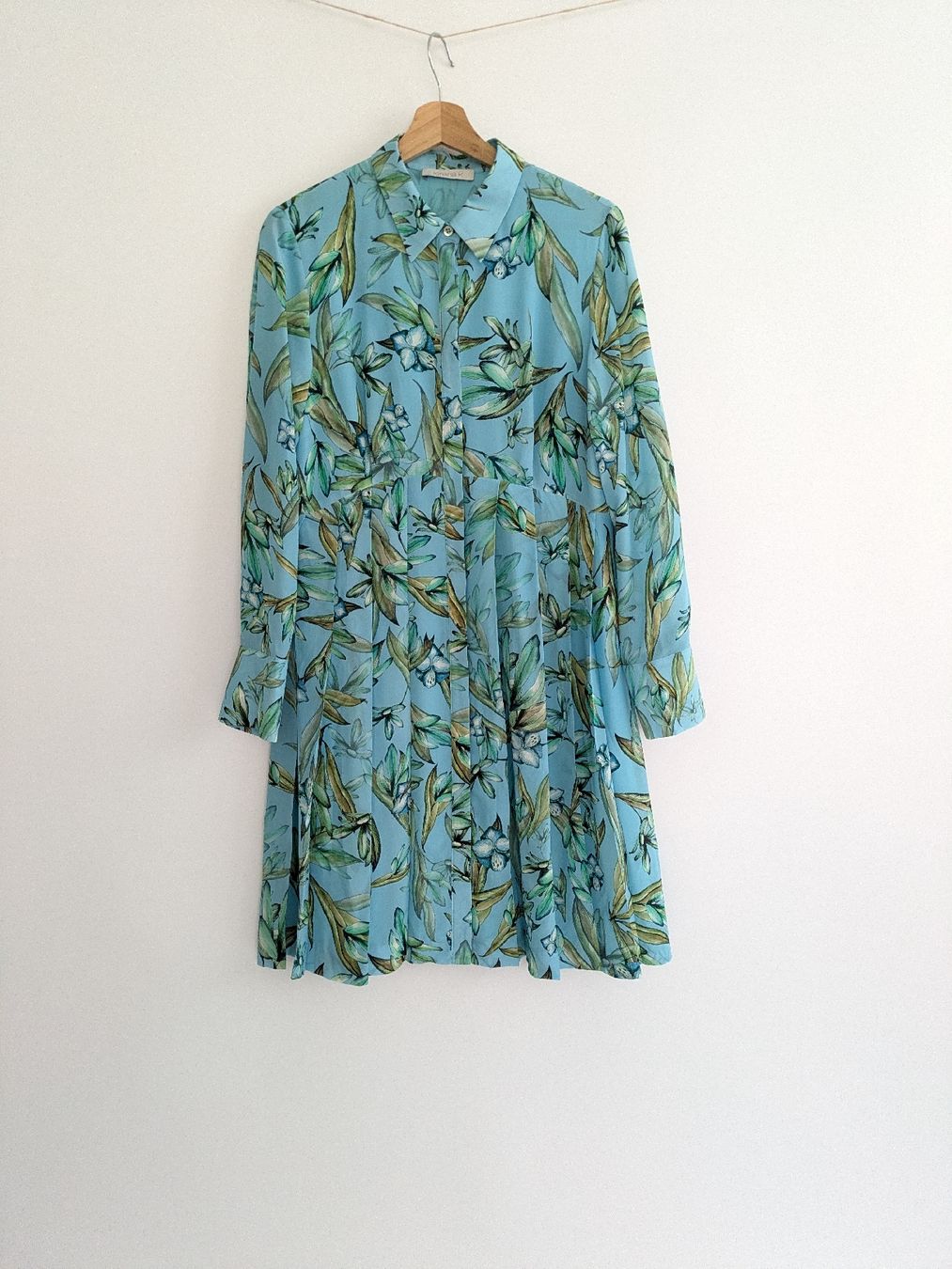Kleider: Kleid Blumenmuster Hellblau Seide Grösse 38 – Gebraucht aus Rorschach von olg_5qq2 2