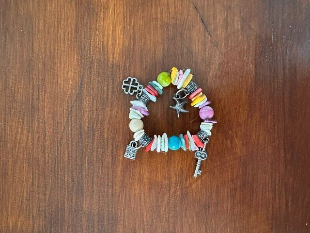 Bracciali & Braccialetti: Kinderarmband mit kleinen Anhängern – Usato da Aarwangen venduto da kiwifan71
