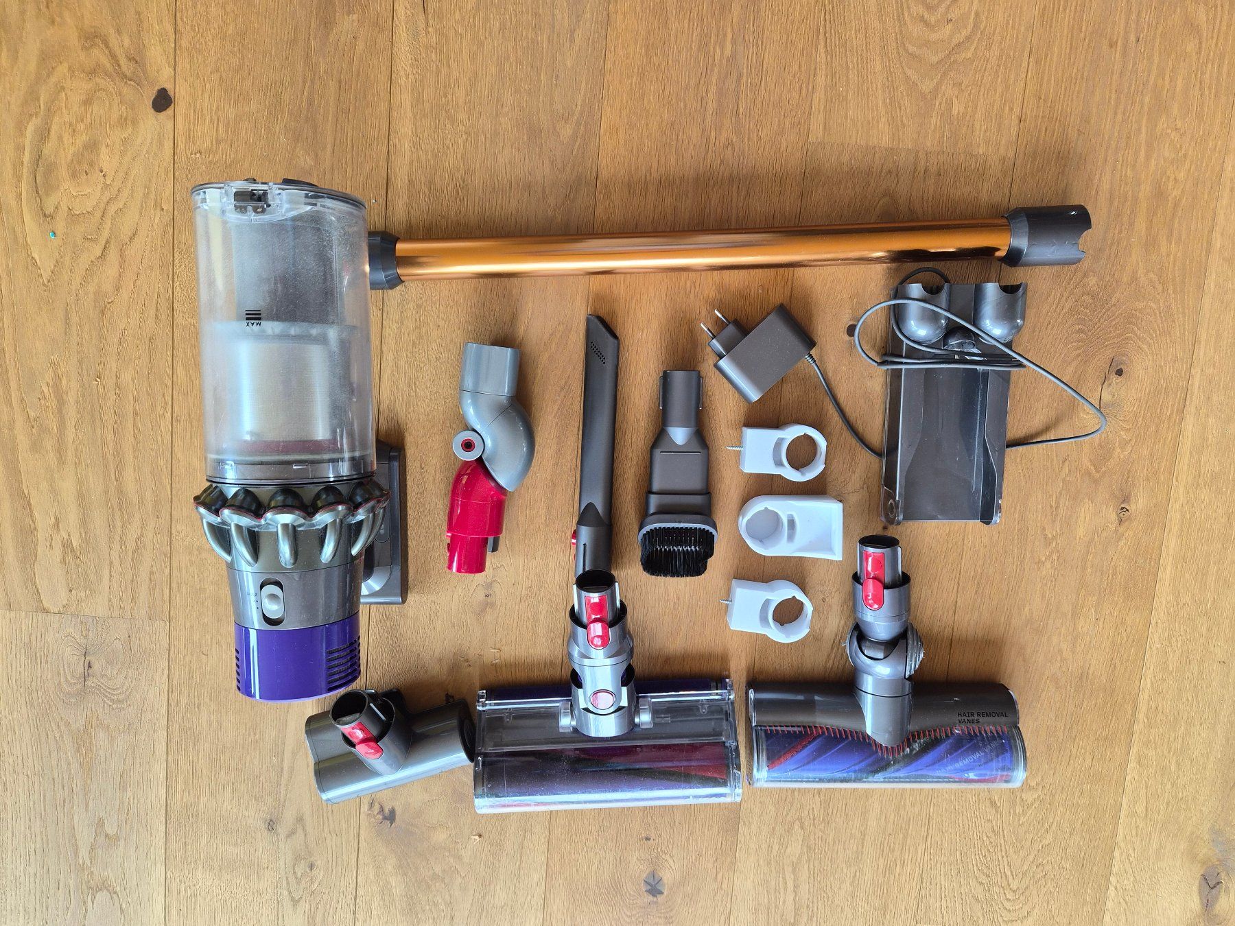 Dyson Aspirapolveri & Accessori: Dyson V10 Absolute Staubsauger – Usato da Luterbach venduto da Osoaker