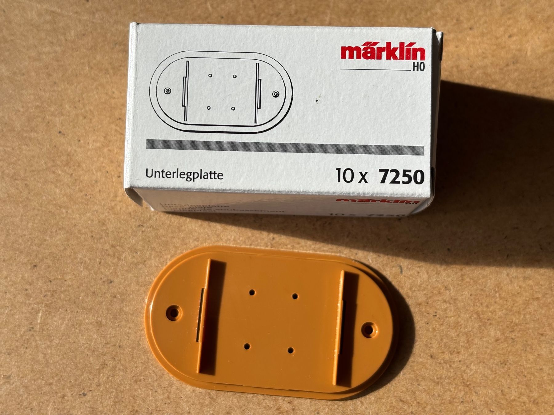 Märklin Modellini di ferrovie: Marklin 7250 Unterlegplatte 2,5 mm – Nuovo e nell'imballaggio originale da Hauterive NE venduto da eriamch