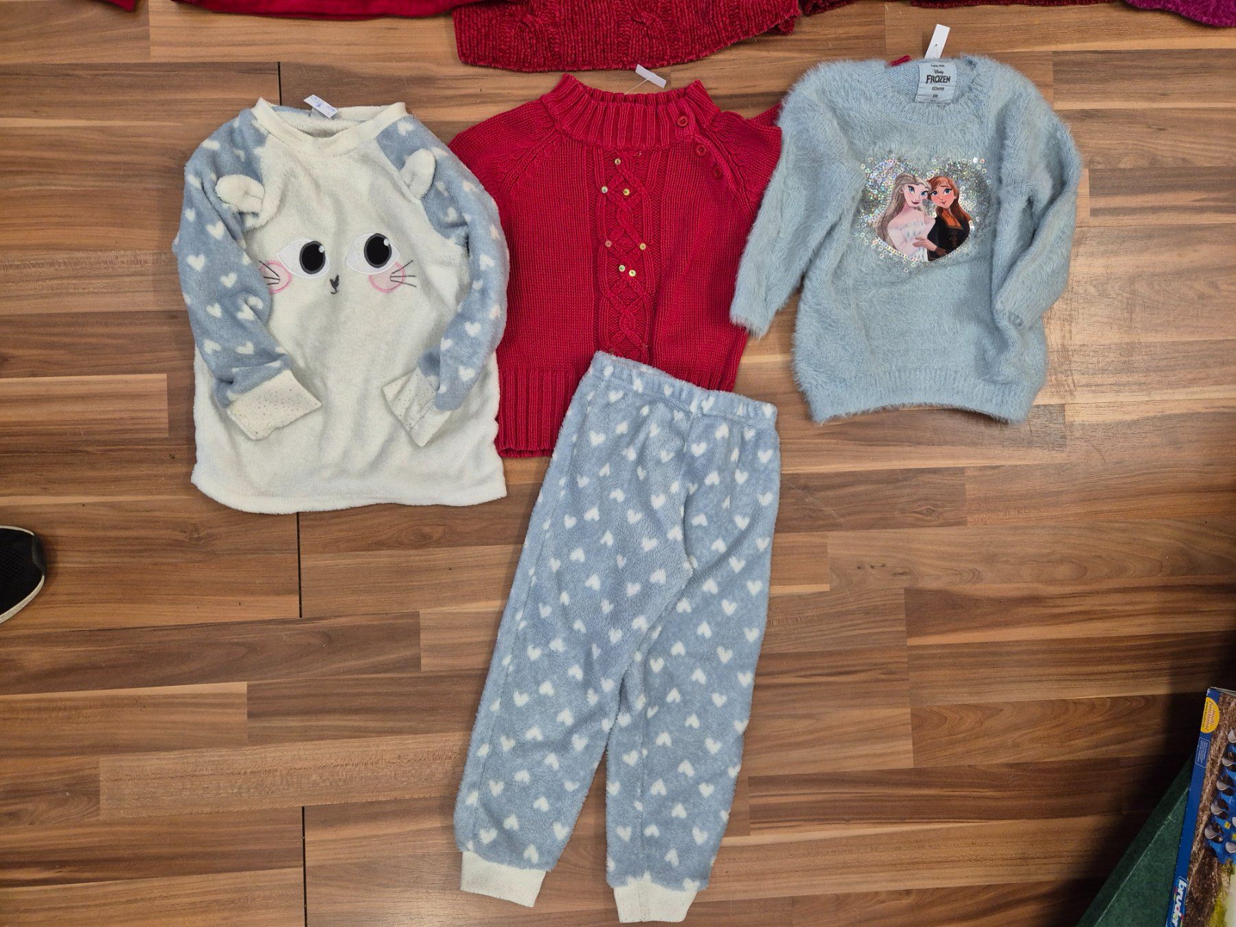 Kleiderpakete & -sets: 1 4tlg Set  Pullis gr98 K16 – Gebraucht aus Schwarzenburg von Flamingo07
