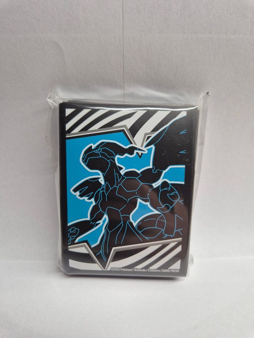 Pokémon Carte collezionabili: Pokemon Sleeve - Black Bolt ETB - Zekrom – Nuovo (secondo la descrizione) da Schwyz venduto da Baba_Schwab
