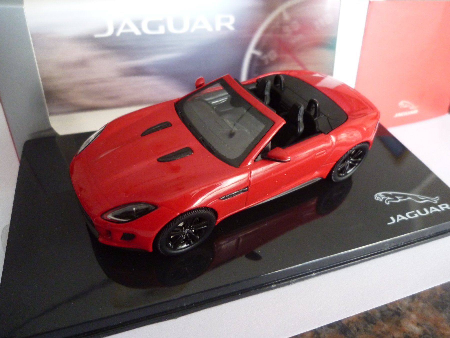 Jaguar Modellini d'auto: Jaguar F-Type V8-S – Nuovo e nell'imballaggio originale da Flawil venduto da Imperiosud 1