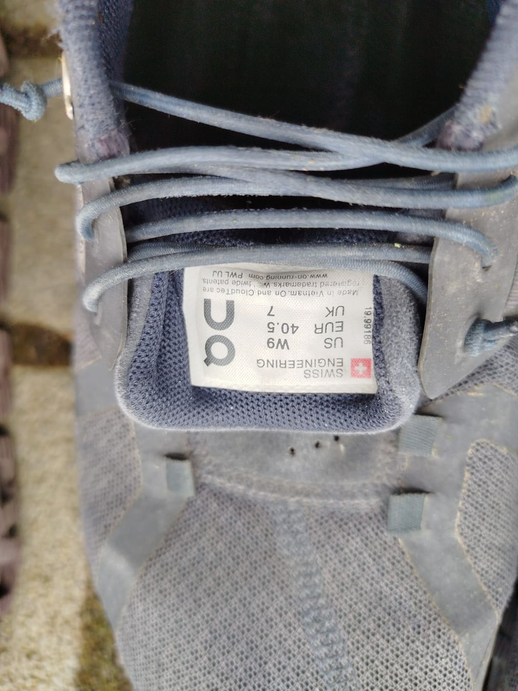 Damenschuhe: On Cloud Damen Laufschuhe Blau Gr. 40.5  – Gebraucht aus Hohentannen von MagmaCollectibles