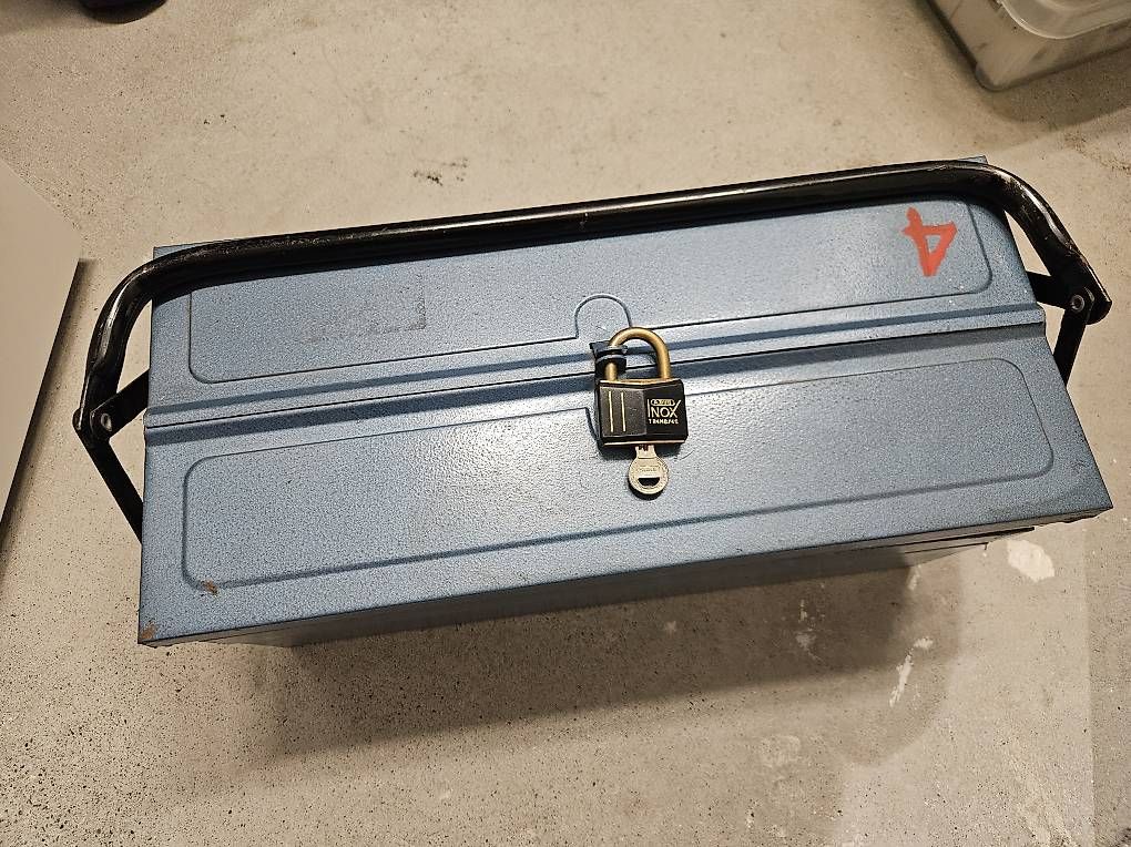 Tutti gli attrezzi: Caisse à outils avec outils – Usato da Veyras venduto da Vince_396 1