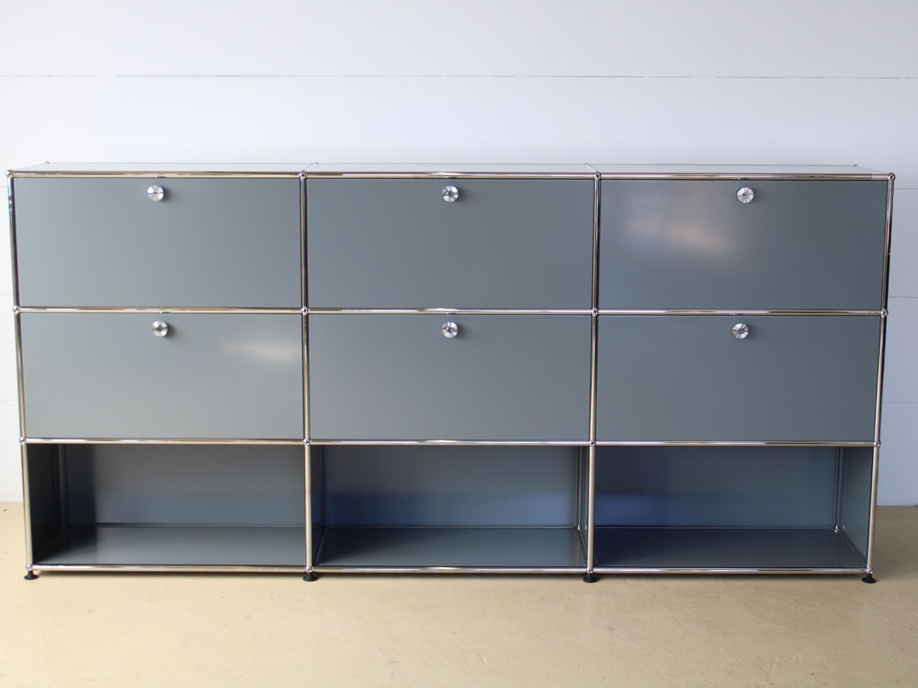 USM Cassettiere: USM Sideboard in Mittelgrau, Lieferung möglich – Usato da Meinisberg venduto da atelier_TILIJA 7