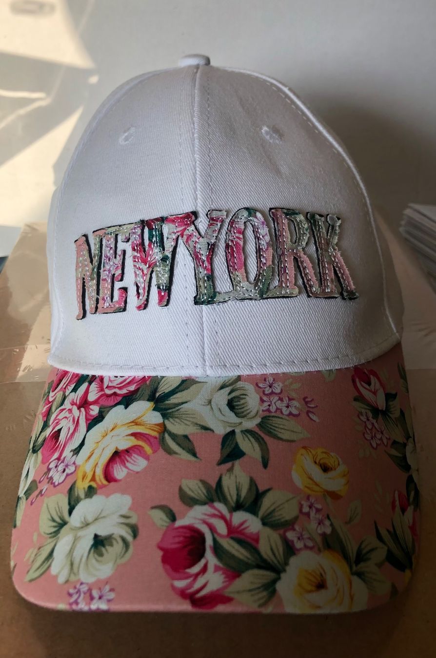 Sonstige Damenmode: Trendige Cap mit Blumenmuster, New York – Gebraucht aus Hochfelden von powerplay61 1