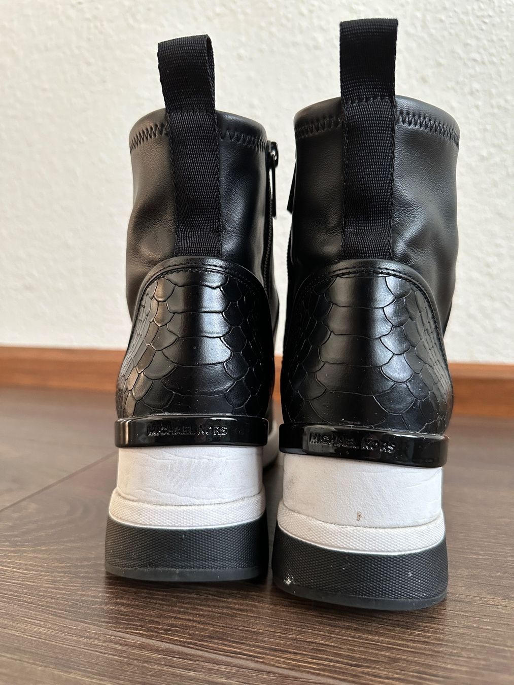 Michael Kors Scarpe da donna: Michael Kors Stiefeletten Leder schwarz Gr. 37.5 – Usato da Basel venduto da morochadelsur 1