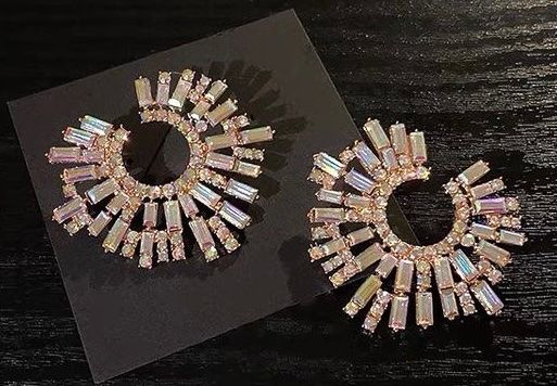 Orecchini pendenti & Orecchini a lobo: Gemstone hoop earrings – Nuovo (secondo la descrizione) da Genève venduto da Ballpencase