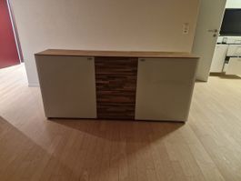 Moderner Holz-Sideboard zu verkaufen! Top Zustand.