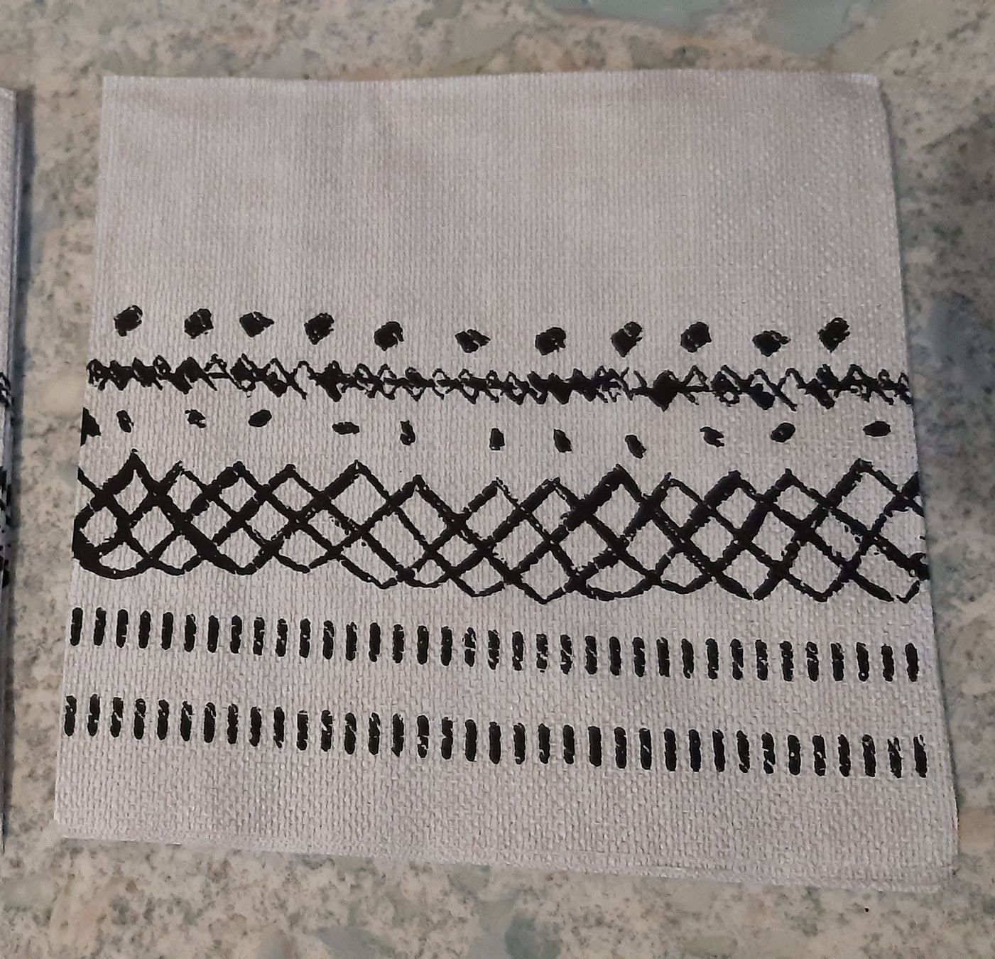 Tovaglioli: Lot de 35 serviettes pour bricolage – Nuovo (secondo la descrizione) da Courtedoux venduto da aur_yb9k