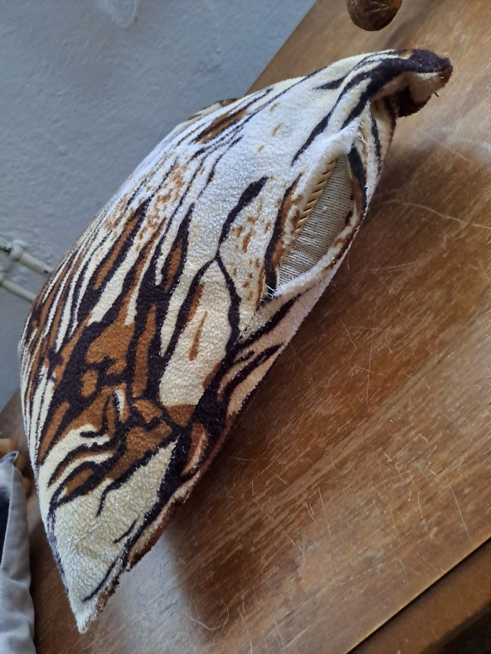 Coussins: Dekokissen Tigerfellimitat gebraucht – D'occasion à Zürich par Schoebi19