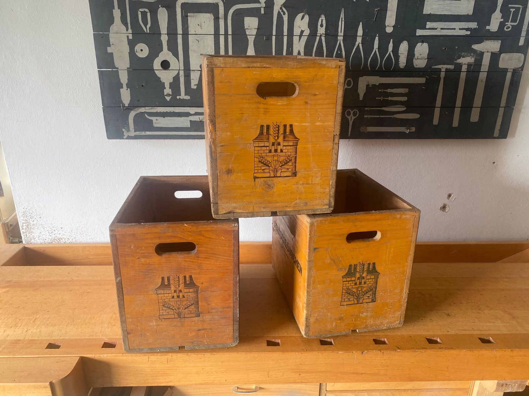 Casse di vino e birra: Schöne alte Feldschlösschen Bier-kisten – Usato da Seewen SO venduto da Nordic-Old-Fashion 2