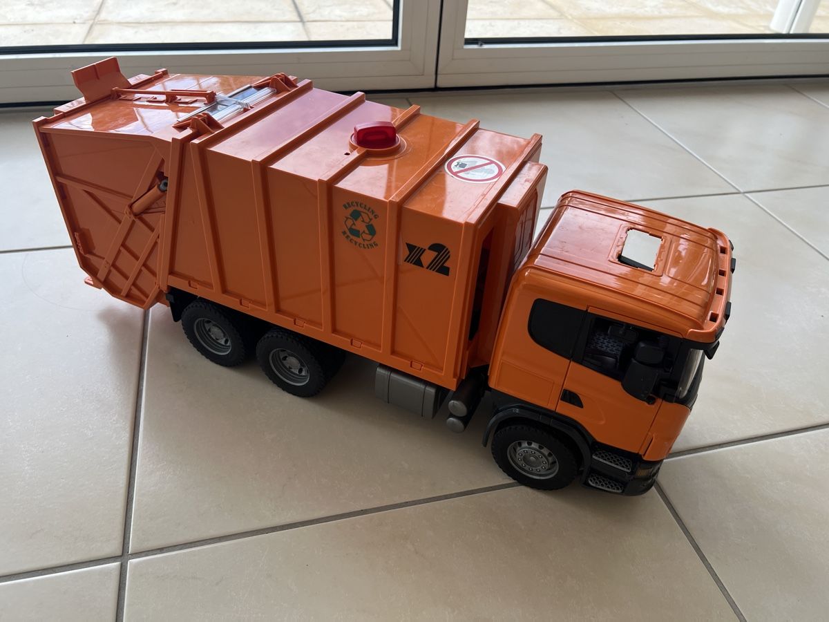 Bruder Spielzeuge: Bruder Müllwagen – Gebraucht aus Tenniken von wueeey456