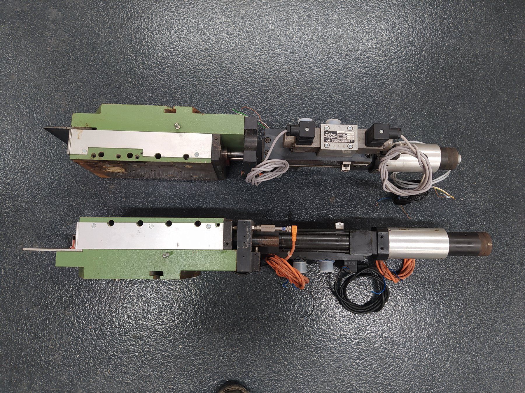 Autres pour métaux et serrurerie: axes hydrauliques pour machines – D'occasion à Attalens par Gmsa68 2