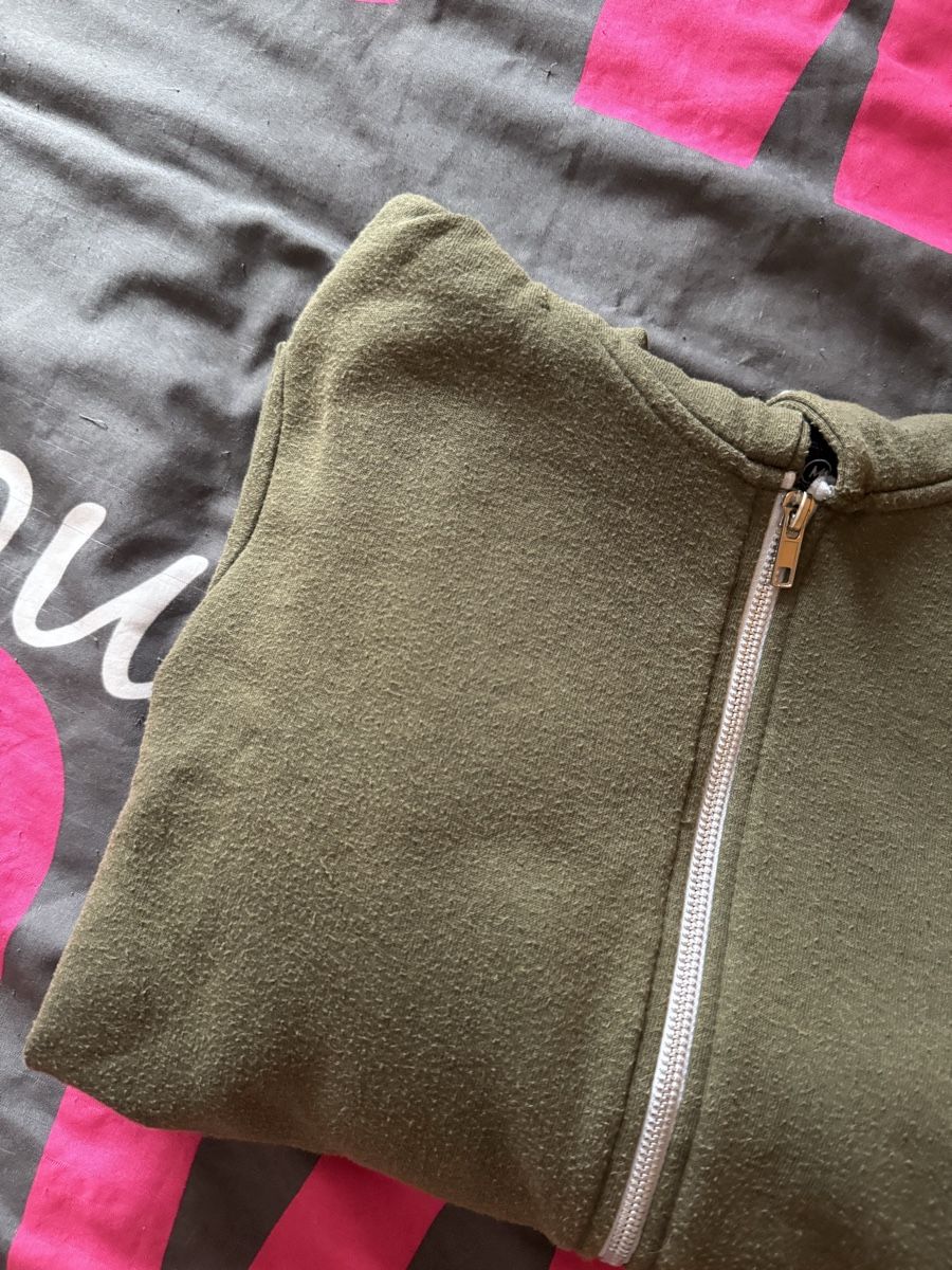 Maglioni & Felpe: Sweat-shirt à capuche – Usato da Yvorne venduto da mel_wic 1